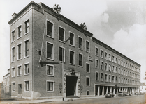 864000 Gezicht op de sloop van het hoofdkantoor van de Rabobank (tot 1972: Coöperatieve Centrale Raiffeisenbank, St. ...